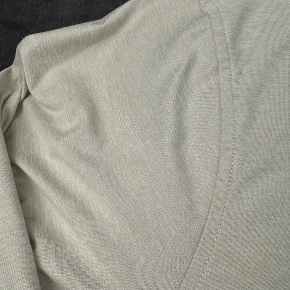 Vuori Mens Light Grey Long Sleeve Hoodie Shirt Size XXL Athleisure Casual - Picture 4 of 12